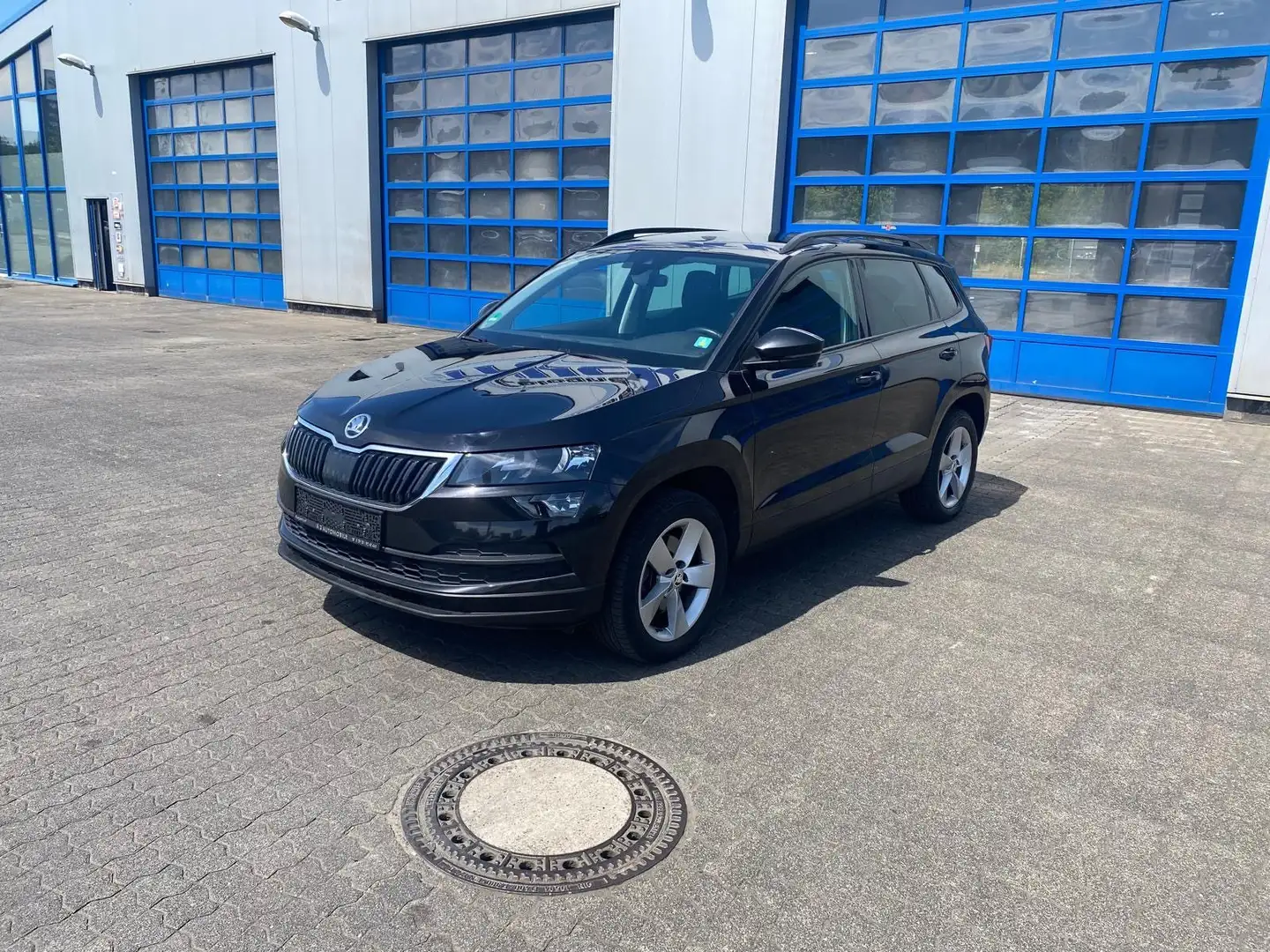 Skoda Karoq 1.6 TDI Ambition Schwarz - 1