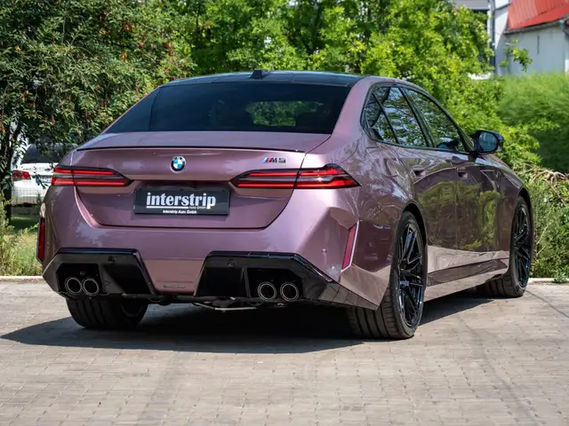 BMW M5 view 6