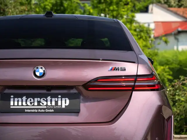 BMW M5 view 10