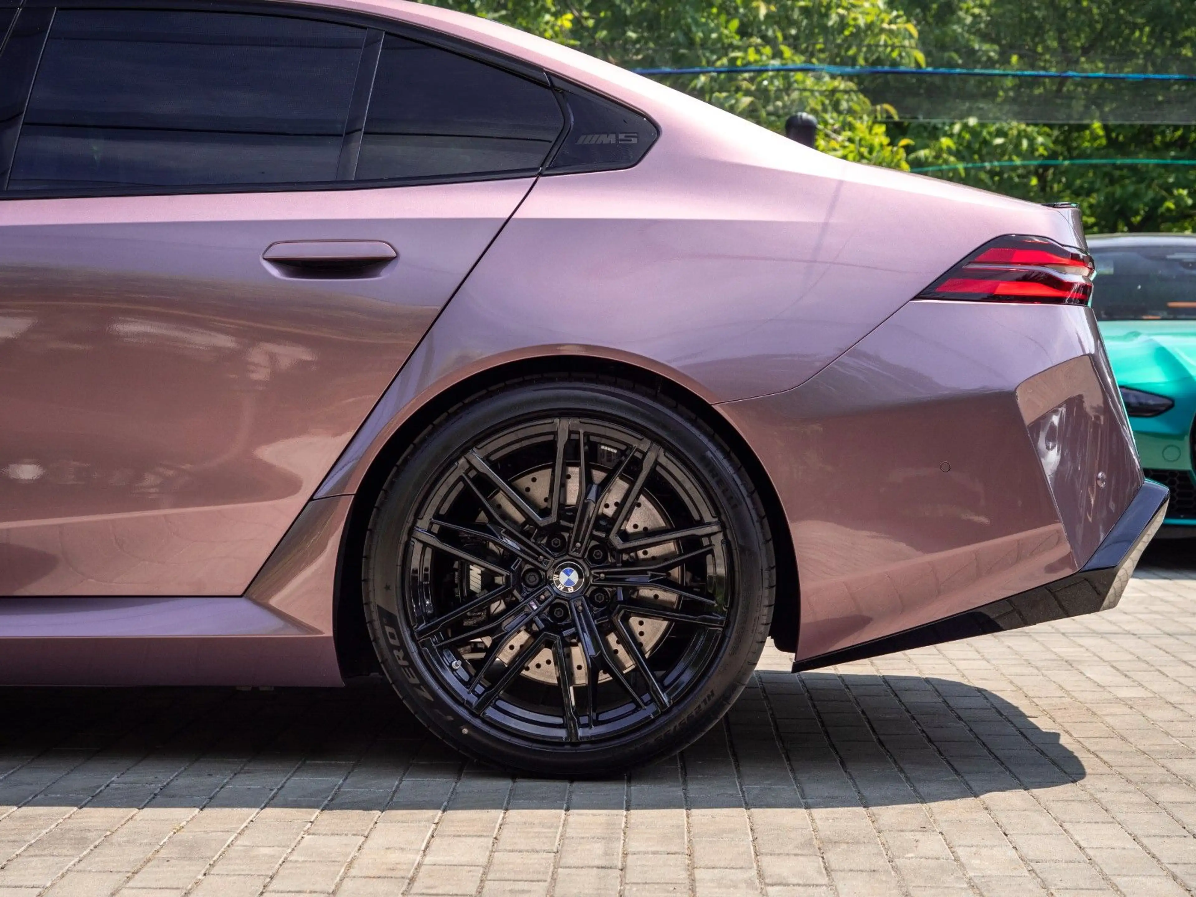 BMW M5 INDIVIDUAL.DR.ASS.PRO.PANO.360.4ZONEN.B&W — photo 12