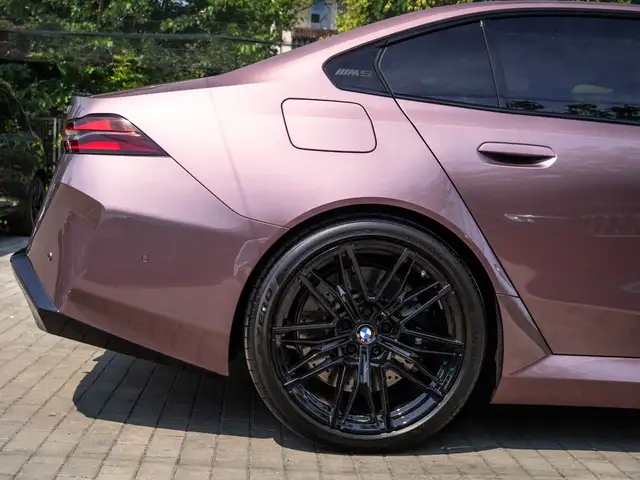 BMW M5 view 13