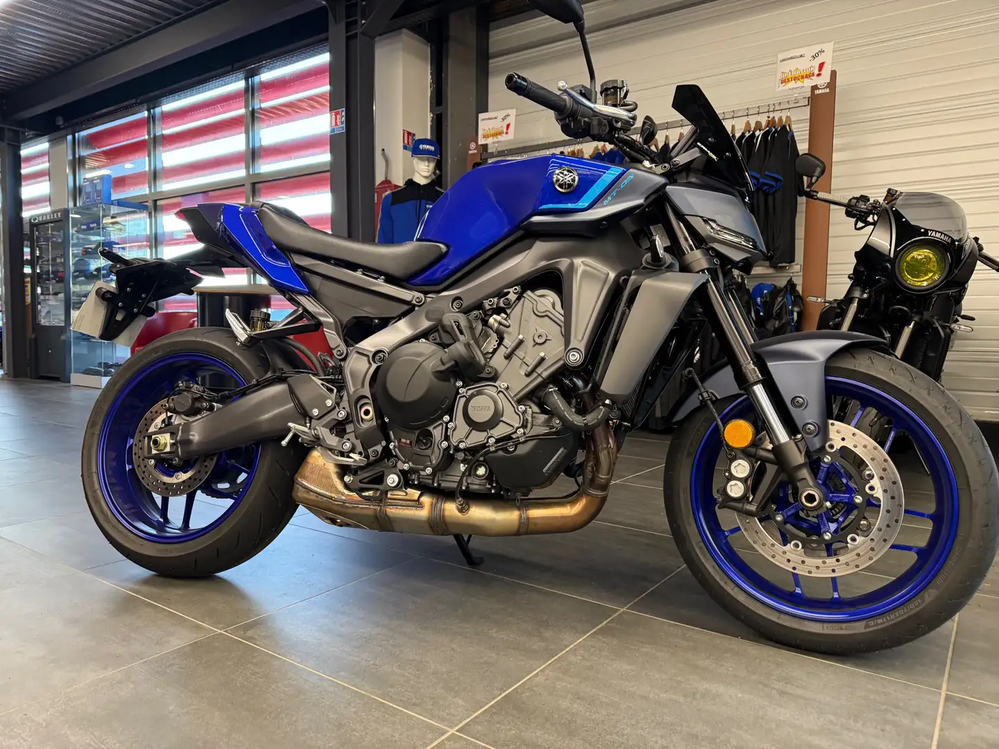 Yamaha MT-09 Azul - 1