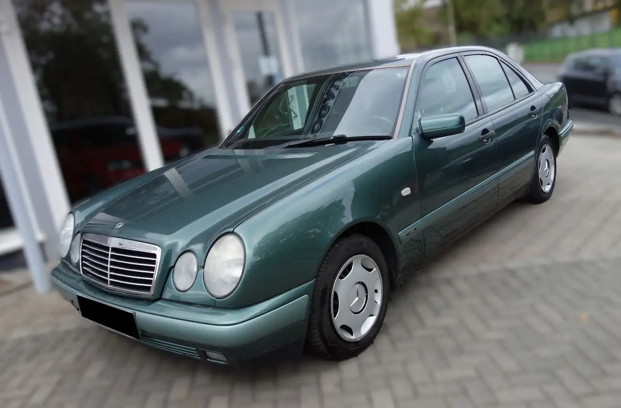 Mercedes-Benz E 230