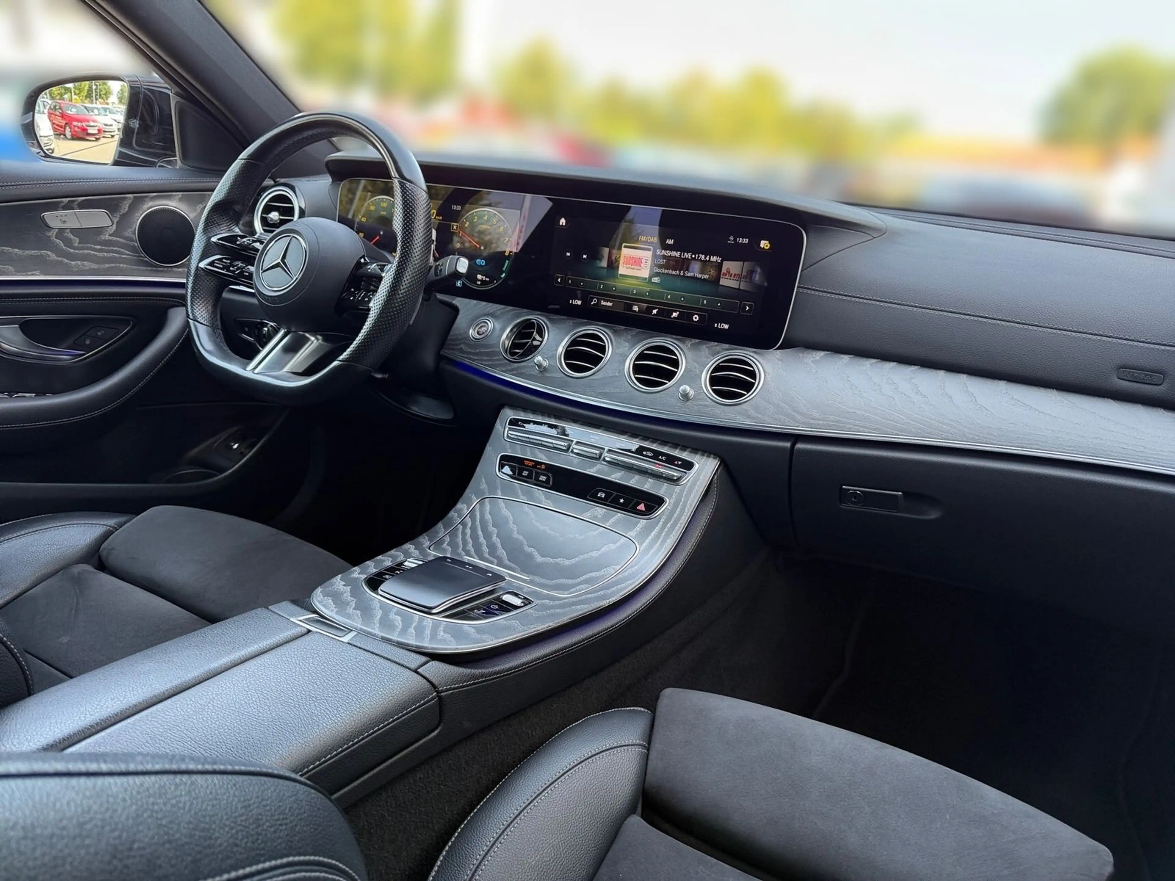 Mercedes-Benz E 300 E300 e T AMG Line LED Kamera Standheizung Navi — photo 14