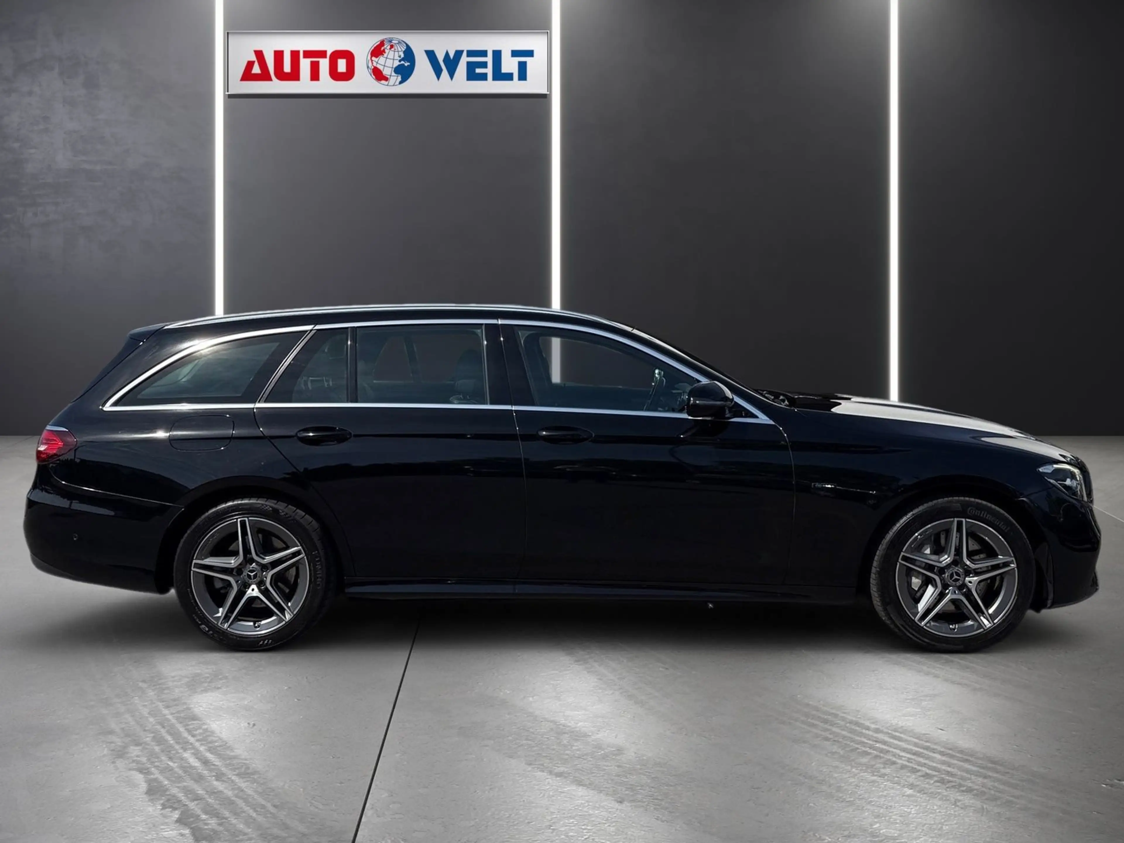 Mercedes-Benz E 300 E300 e T AMG Line LED Kamera Standheizung Navi — photo 3