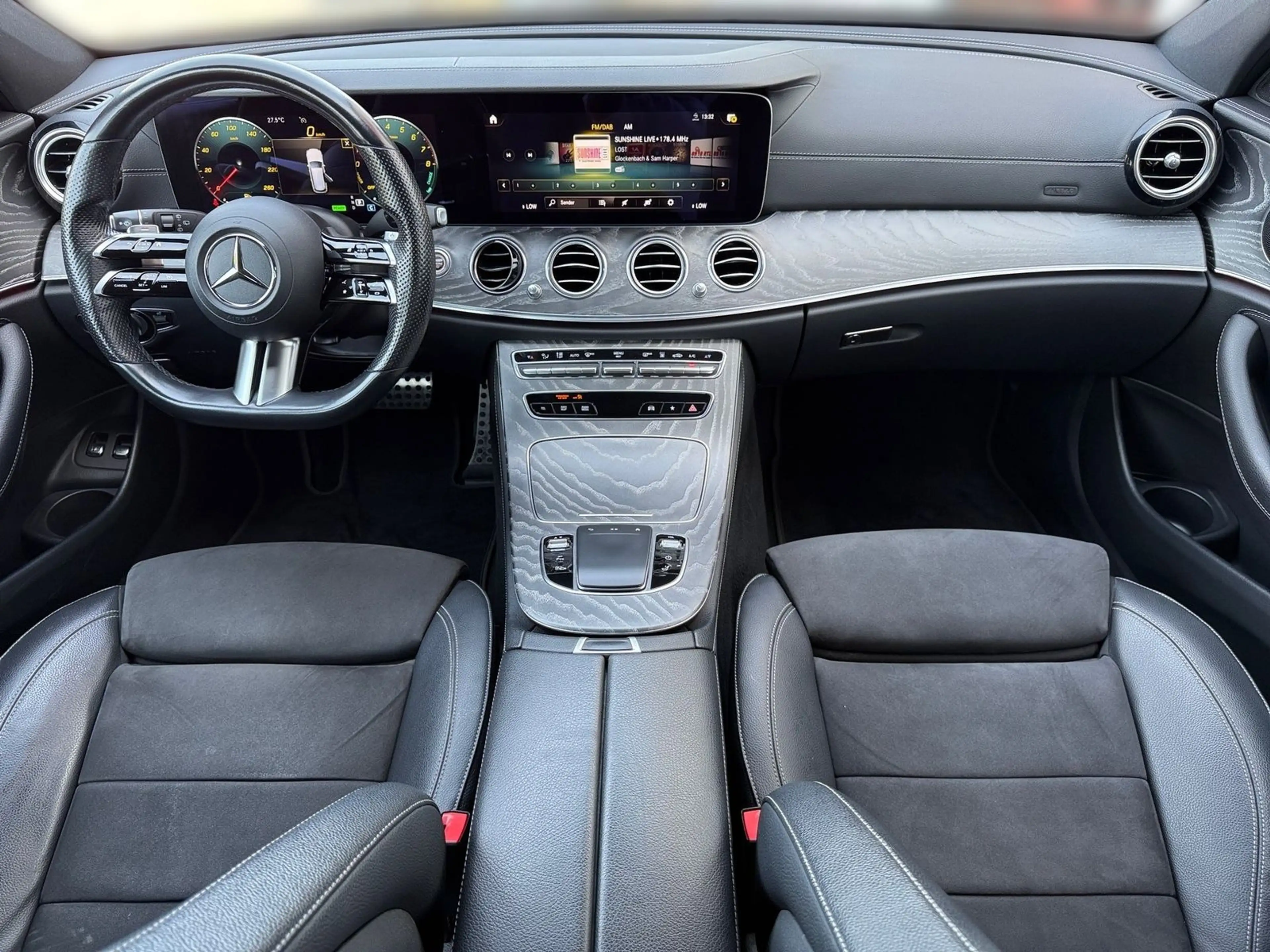 Mercedes-Benz E 300 E300 e T AMG Line LED Kamera Standheizung Navi — photo 12