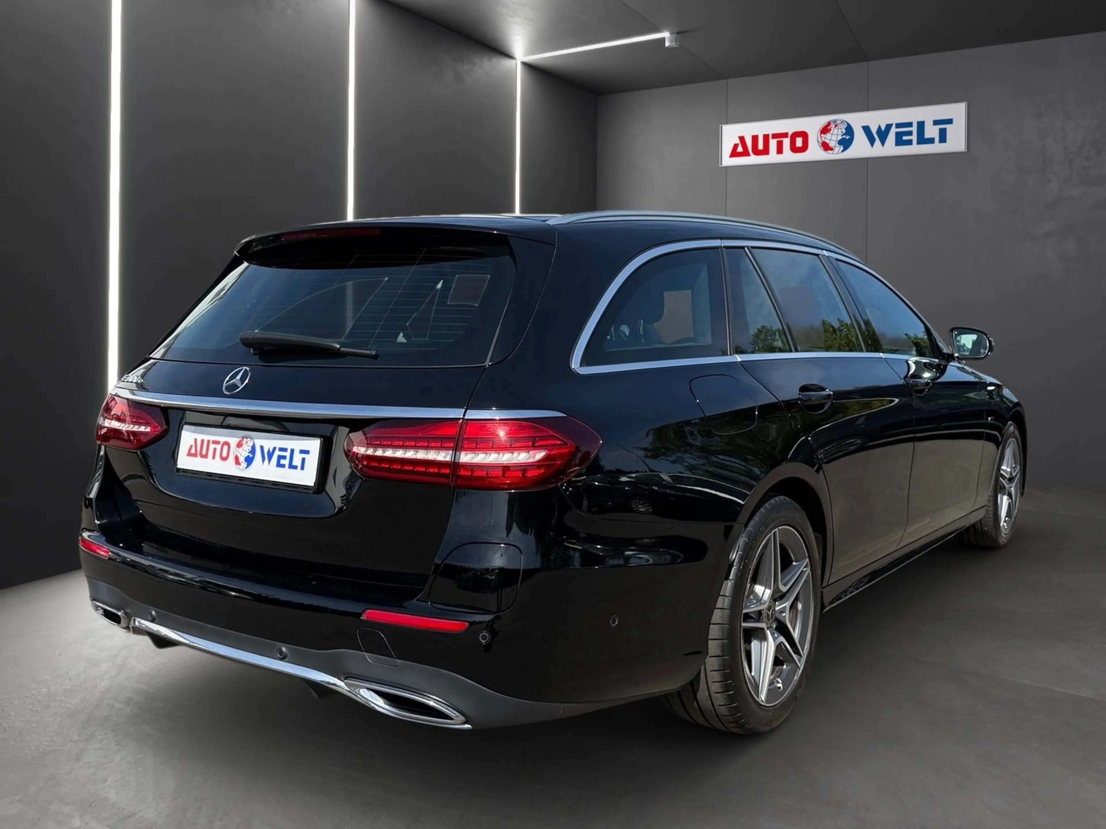 Mercedes-Benz E 300 E300 e T AMG Line LED Kamera Standheizung Navi — photo 4
