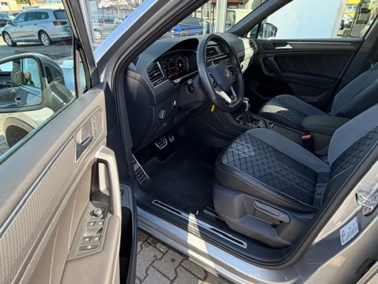 Volkswagen Tiguan Allspace BJ 2.0 TDI DSG R-Line 14