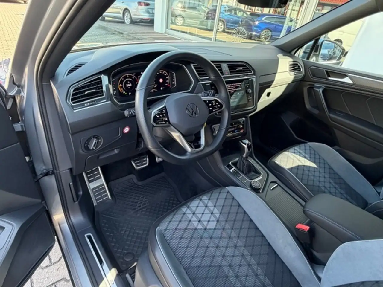 Volkswagen Tiguan Allspace BJ 2.0 TDI DSG R-Line 15