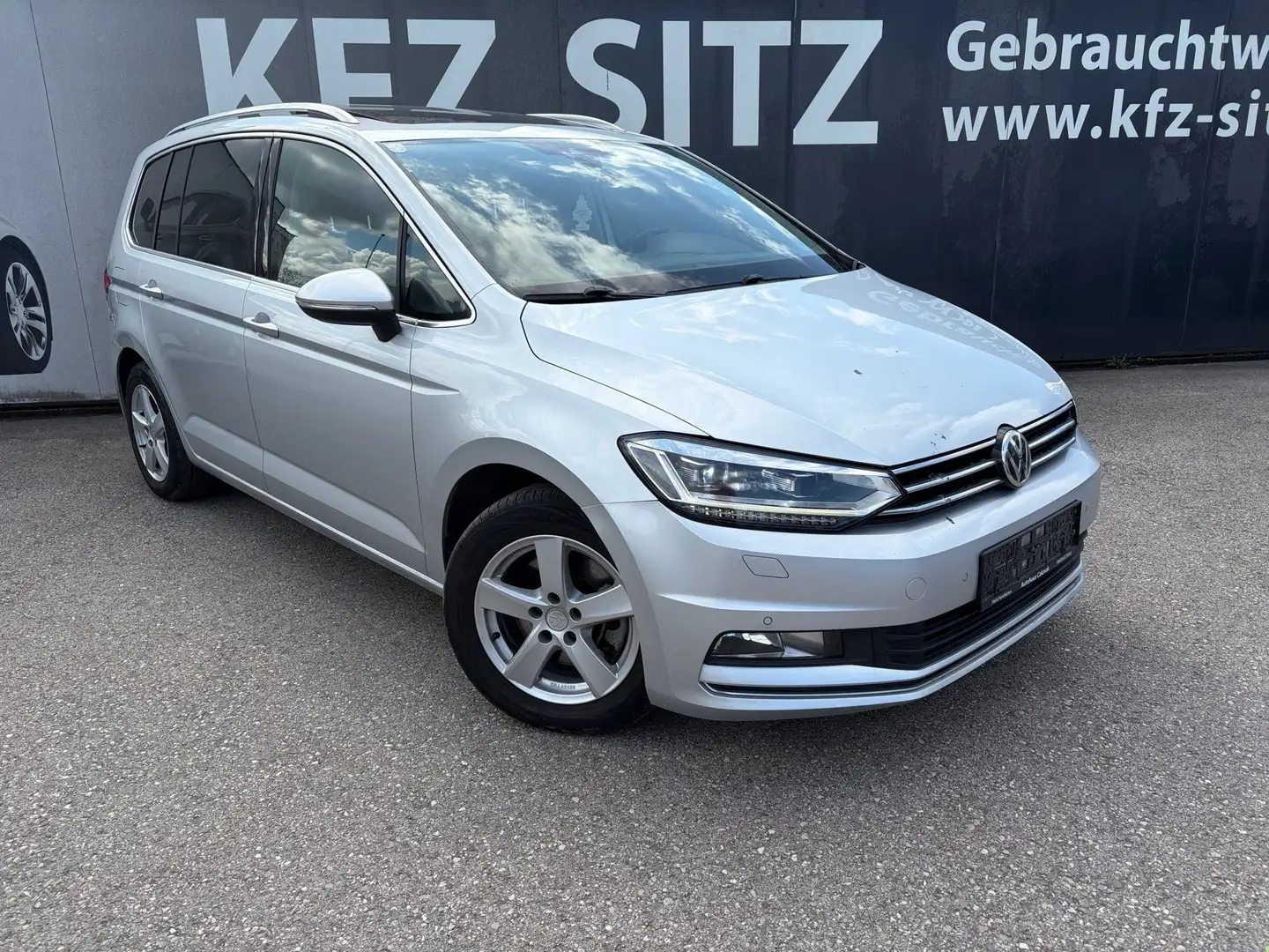 Volkswagen Touran Highline 1,6 SCR TDI | PANO/LED/ACC Silber - 1