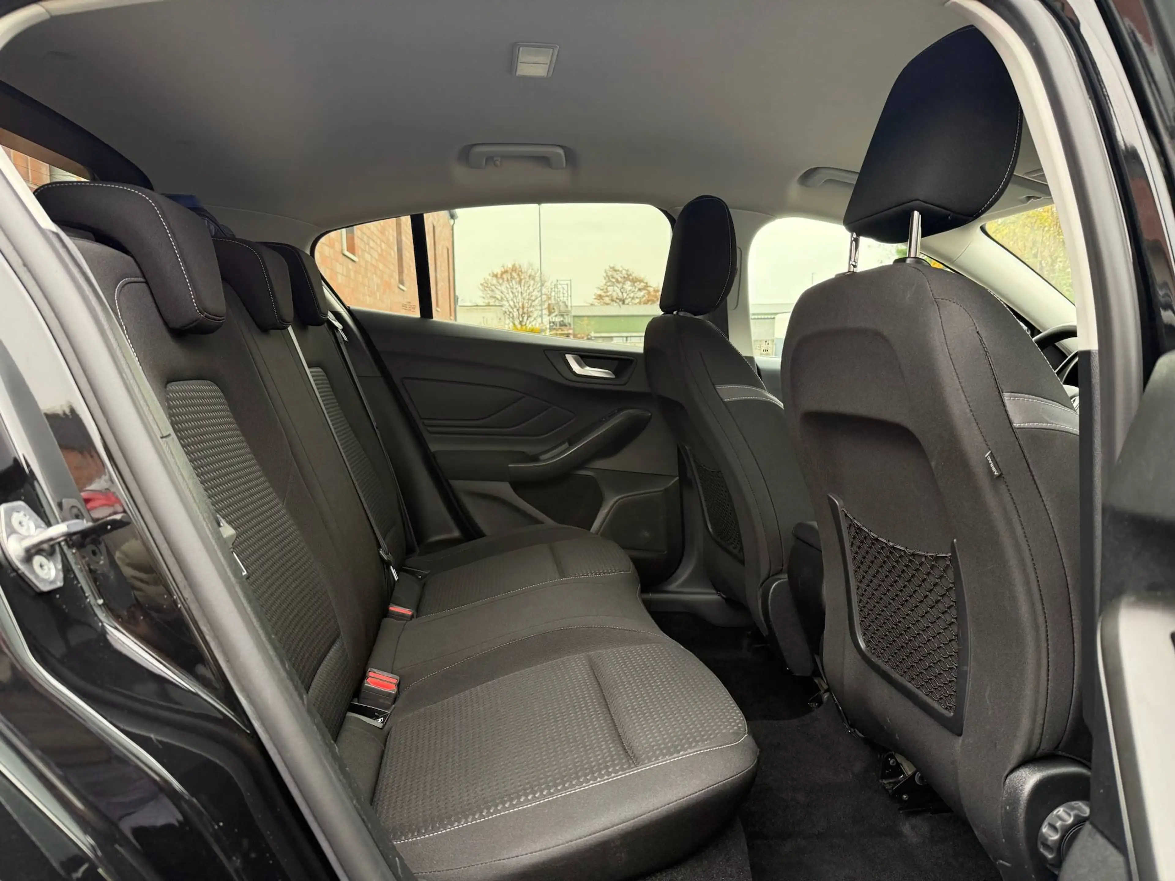 Ford Focus Cool & Connect LED, Carplay, Navi 1. Hand — photo 7