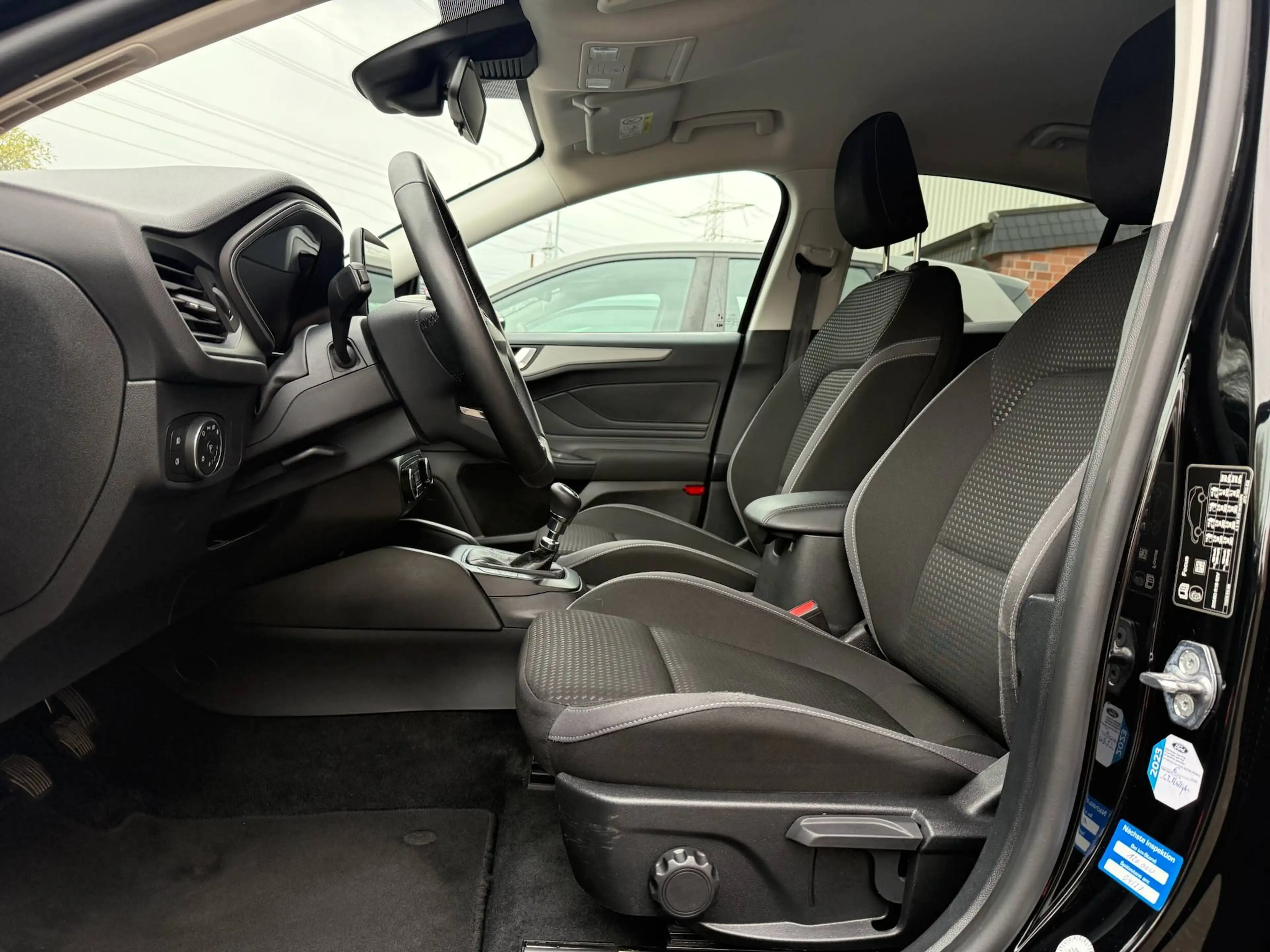 Ford Focus Cool & Connect LED, Carplay, Navi 1. Hand — photo 9