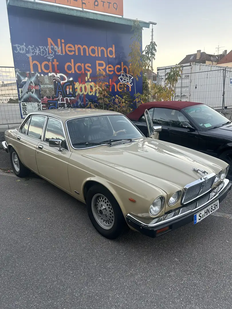 Jaguar XJ6 Beige - 1