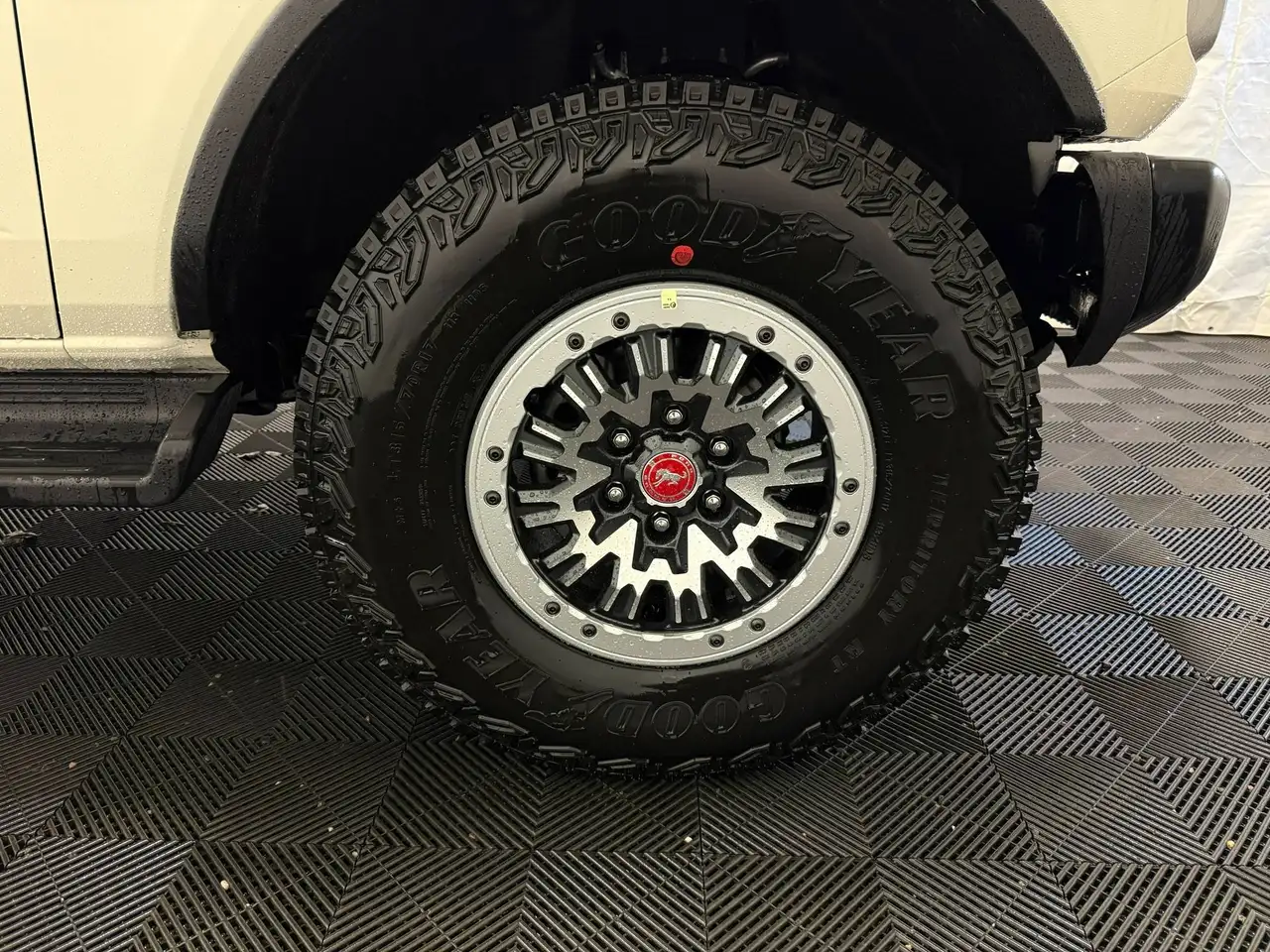 Ford Bronco photo Ford Bronco
