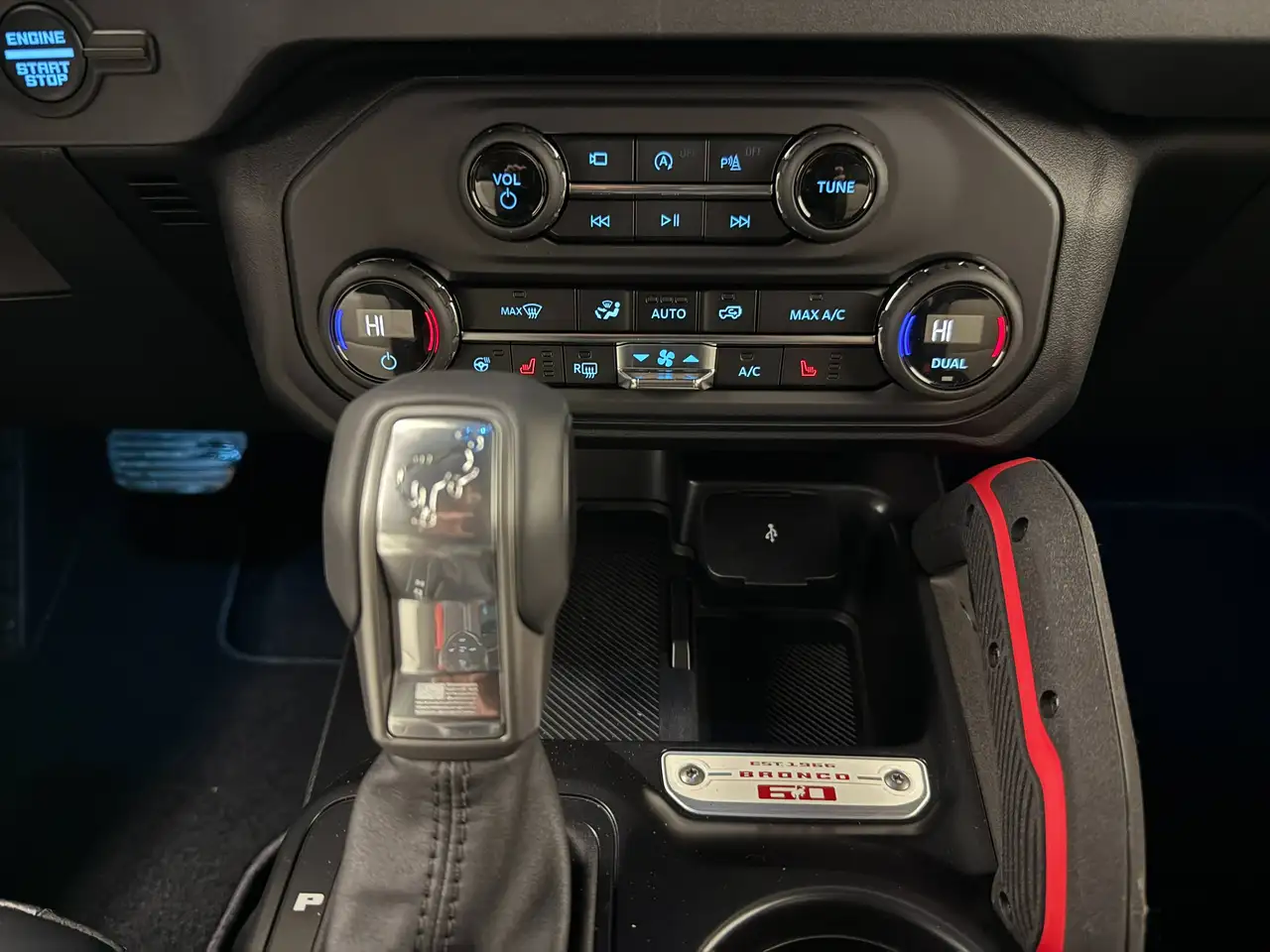 Ford Bronco photo Ford Bronco