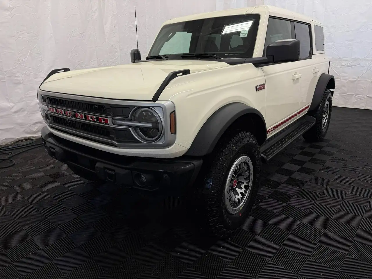 Ford Bronco photo Ford Bronco