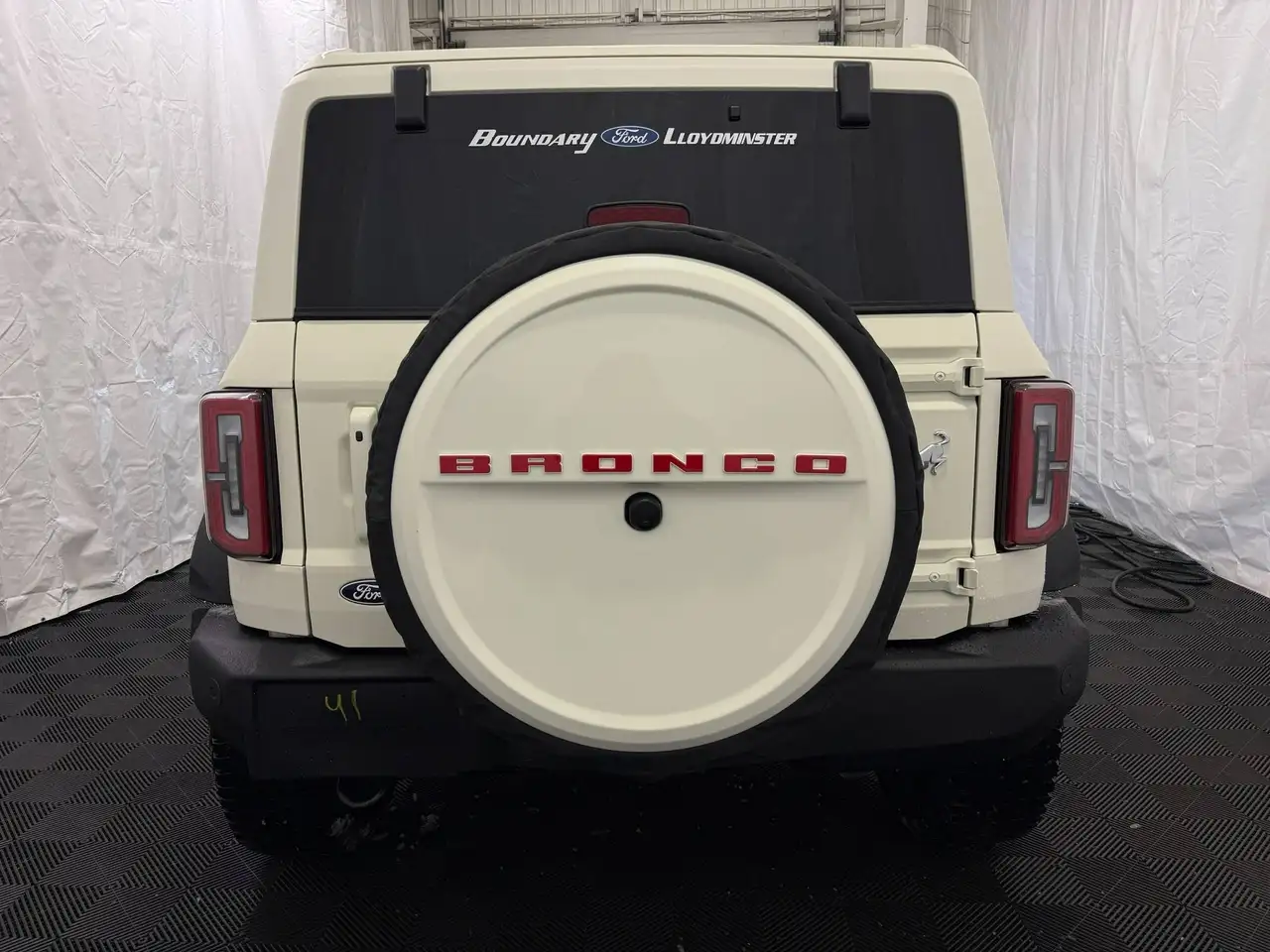 Ford Bronco photo Ford Bronco