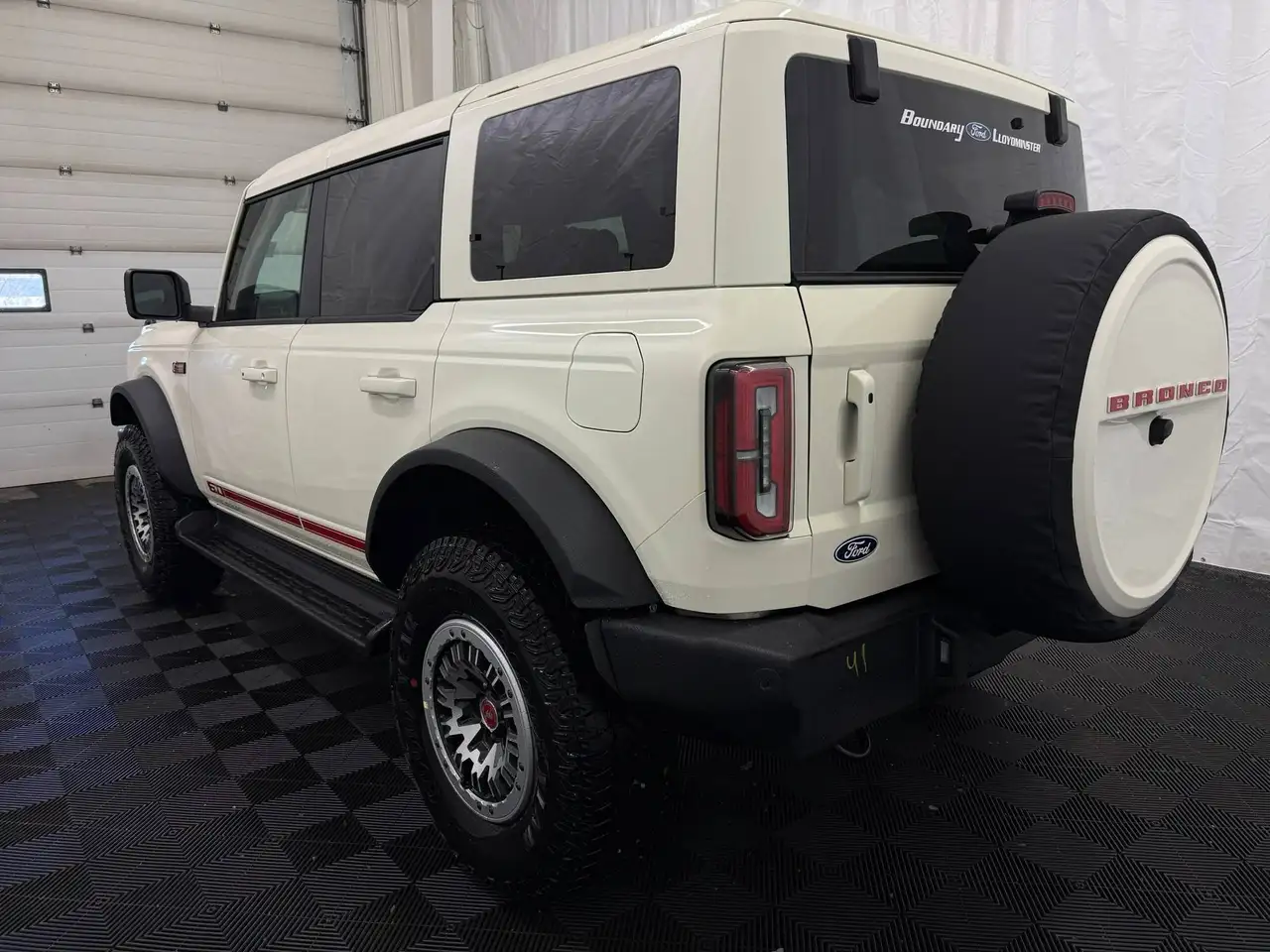 Ford Bronco photo Ford Bronco