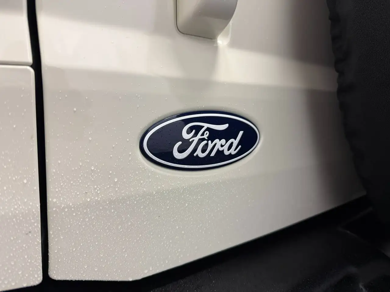 Ford Bronco photo Ford Bronco