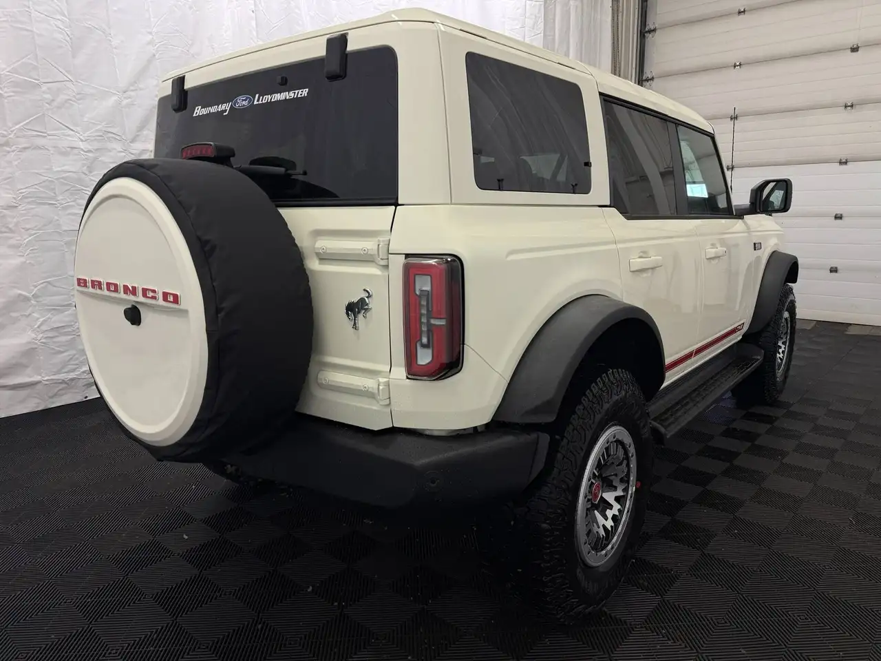 Ford Bronco photo Ford Bronco