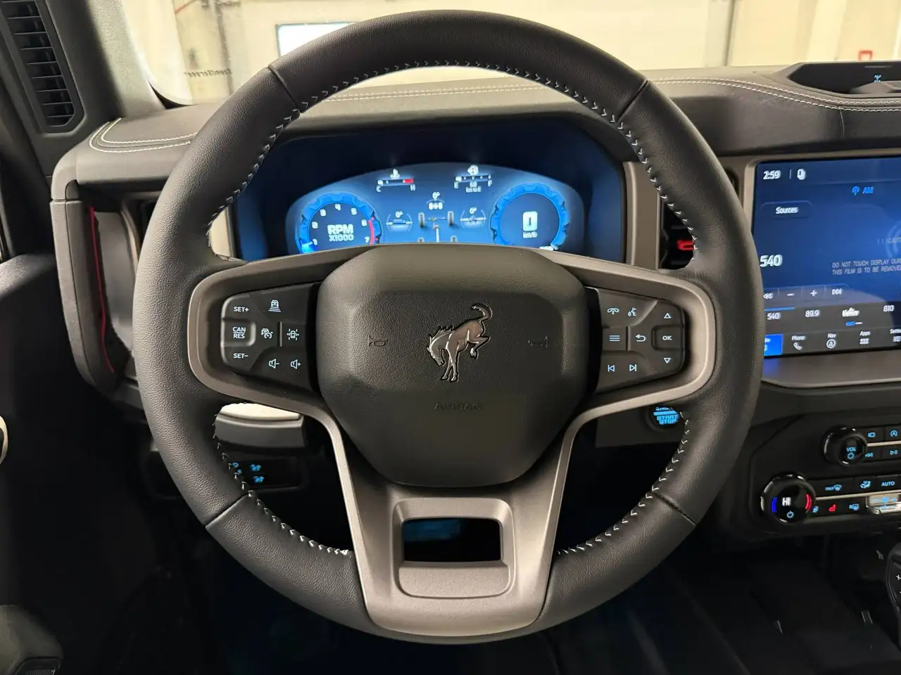 Ford Bronco photo Ford Bronco