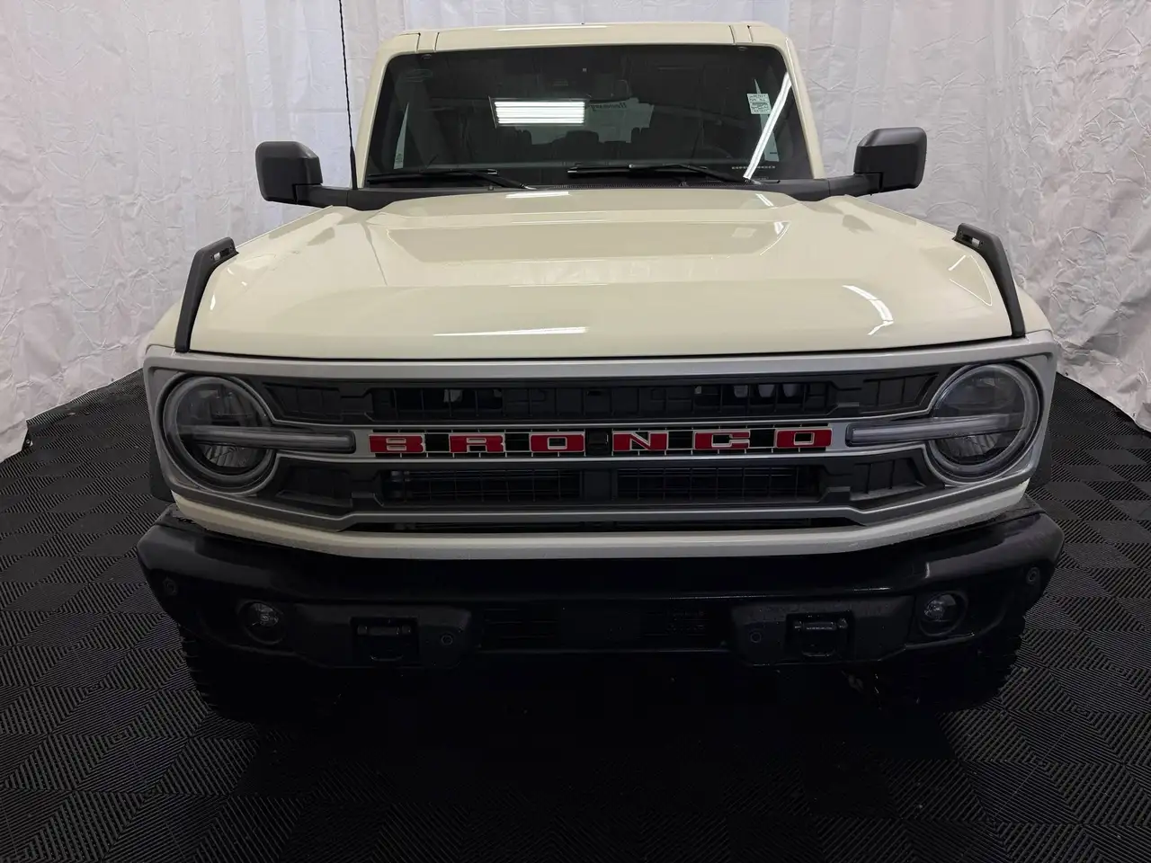 Ford Bronco photo Ford Bronco