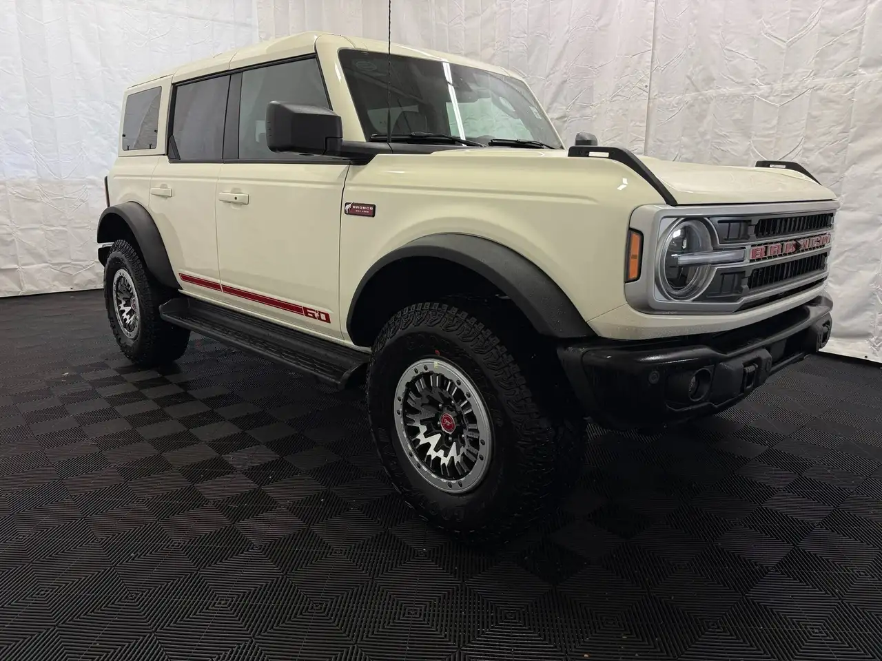 Ford Bronco photo Ford Bronco