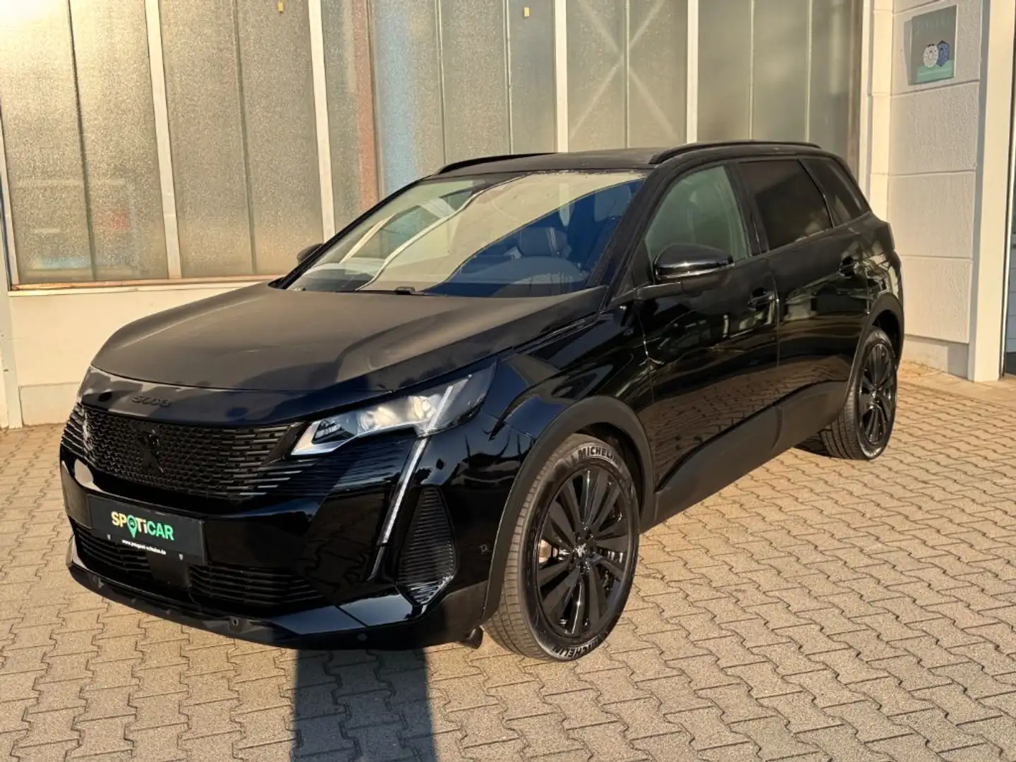 Peugeot 5008 BlueHDi 180 EAT8 GT Schwarz - 1