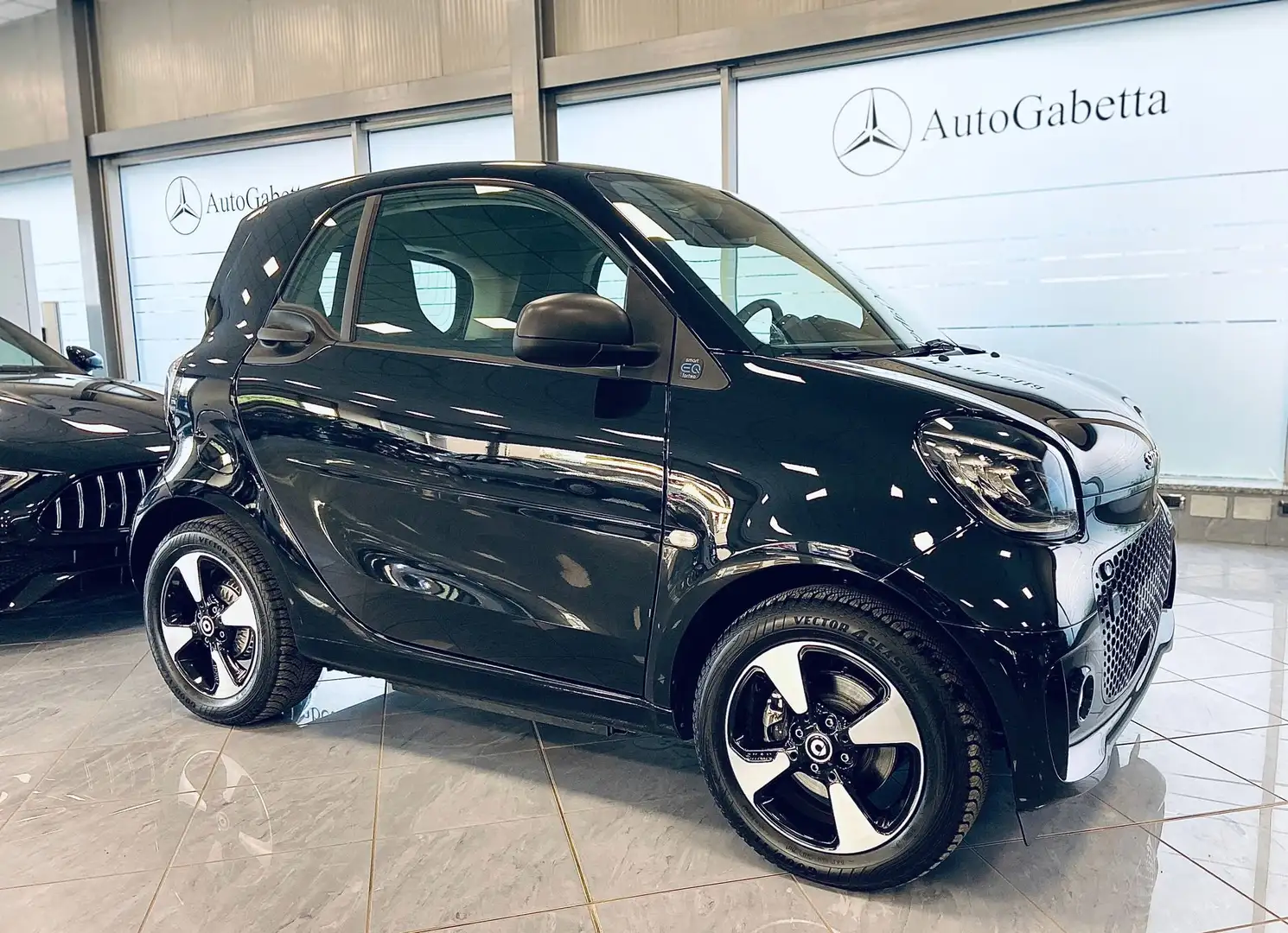 smart forTwo EQ Passion Plus Pack Japan 22kW Noir - 2