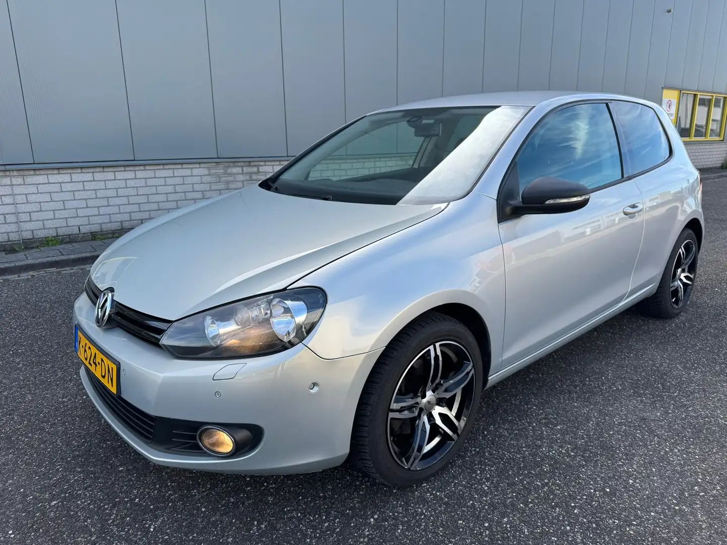 Volkswagen Golf 1.4 TSI Trendline Grijs - 1