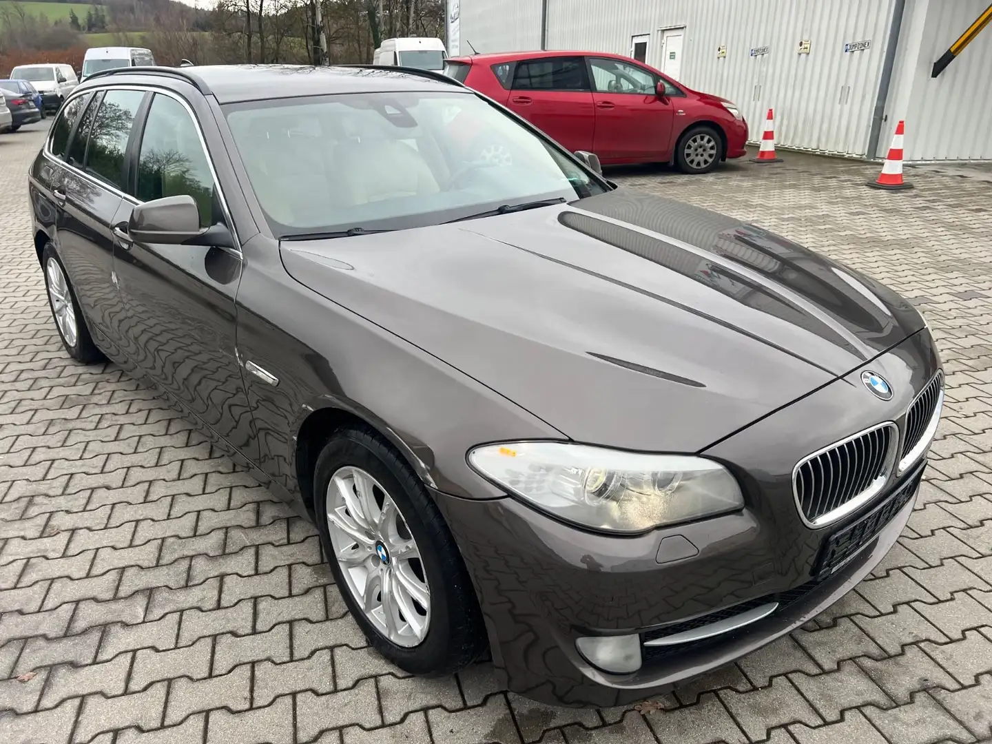 BMW 520 F11 520d Touring  135 KW 184 PS Bi-Xenon NAVI  ! Braun - 2
