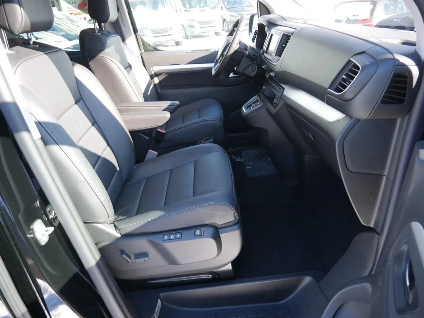 Peugeot Traveller e- Allure L2 LEDER XENON HUD NAVI Černá - 2