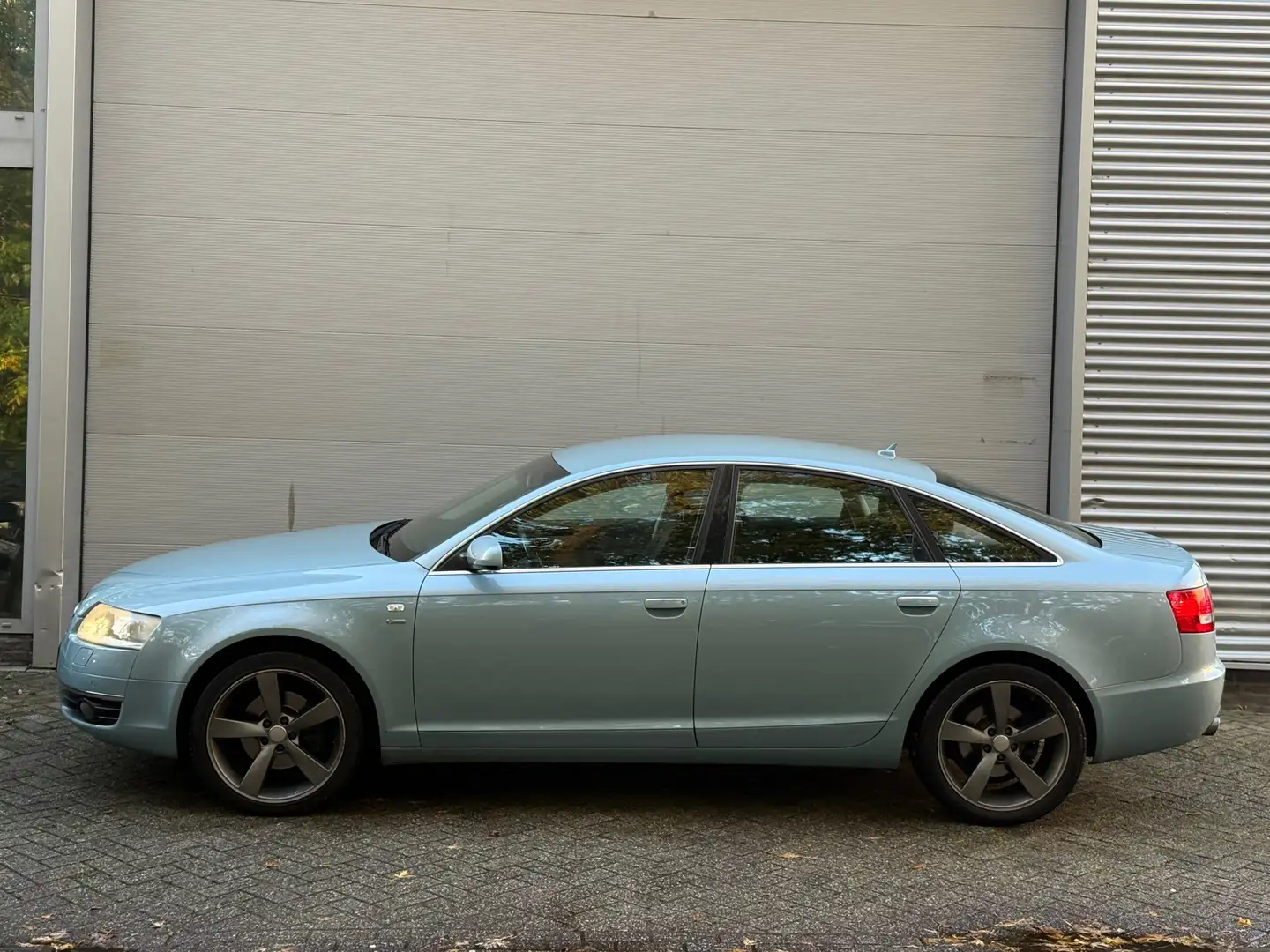 Audi A6 Limousine 2.4 Pro Line l S-Line l Automaat l Winte Blauw - 2