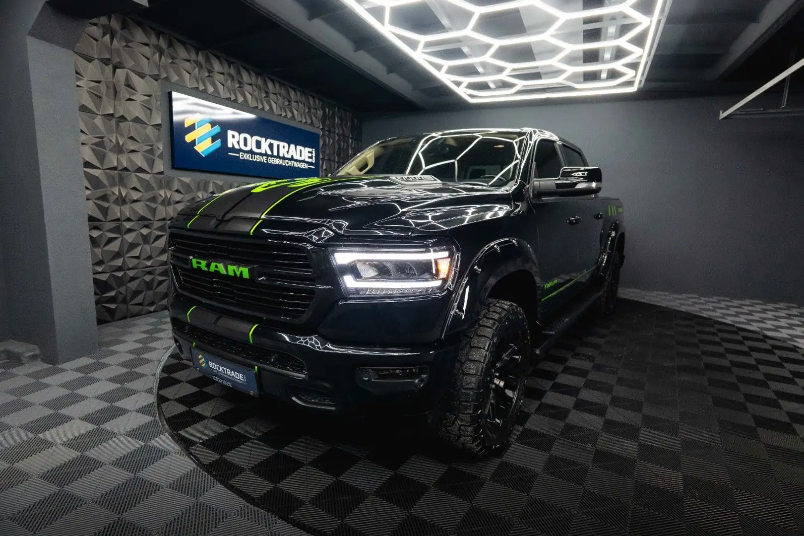 Dodge RAM 5.7 V8 HEMI 4x4 LARAMIE Offroad Night LED Schwarz - 2