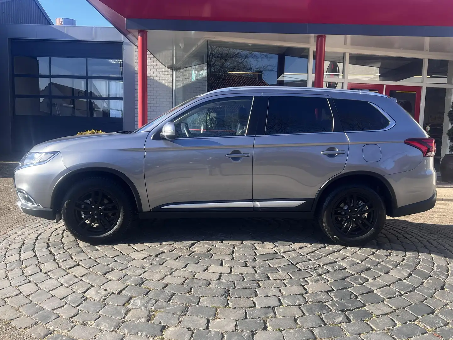Mitsubishi Outlander 2.0 Business Edition | 17" LMV | Carplay | Cruise Grau - 2