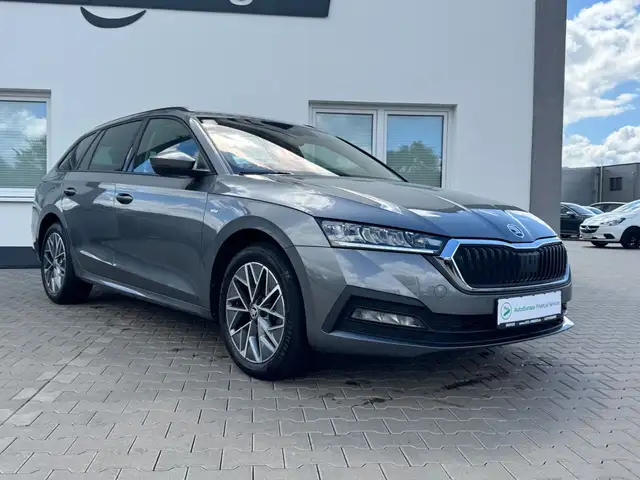 Skoda Octavia view 2
