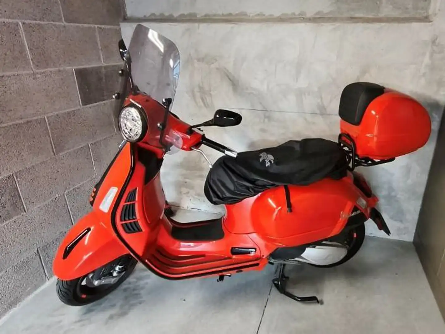 Vespa GTS Super Sport 300 Vespa gts supersport 300 hpe Orange - 1