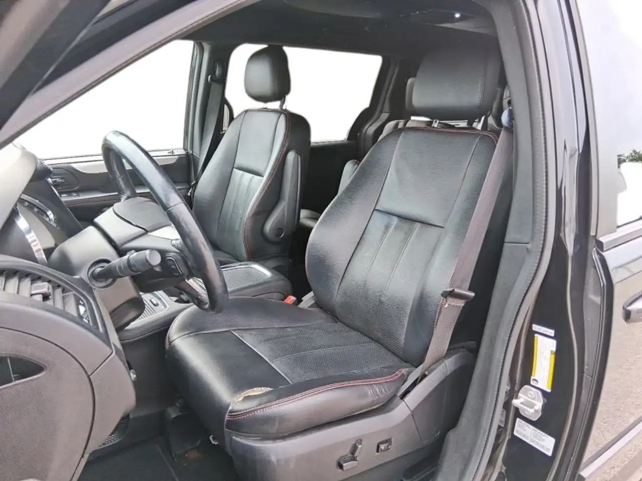 Dodge Grand Caravan photo Dodge Grand Caravan