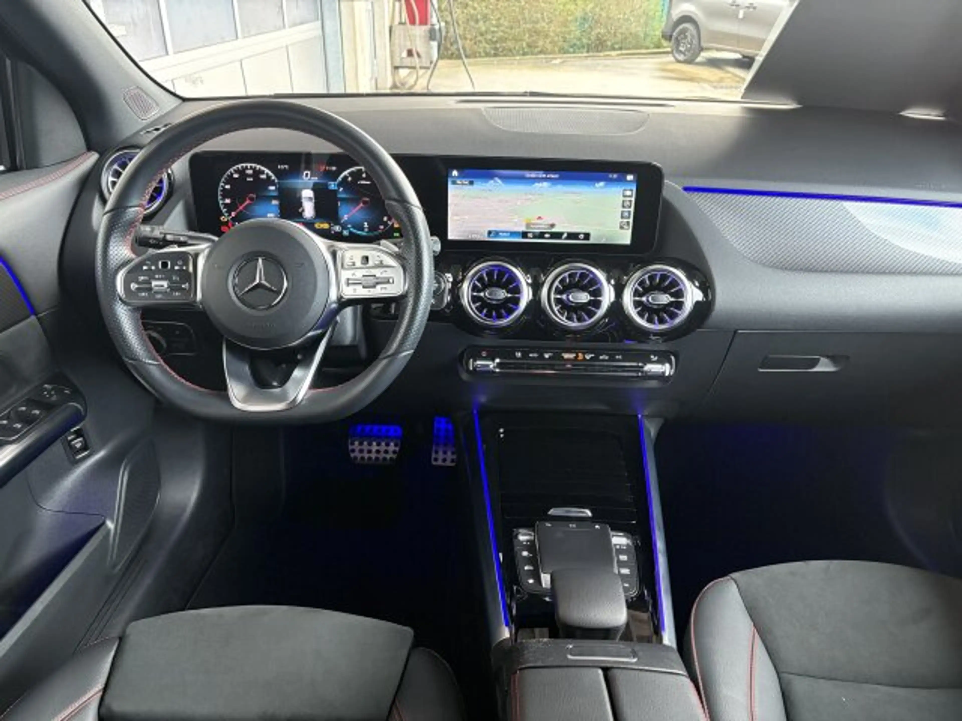 Mercedes-Benz GLA 200 GLA 200 AMG Advanced Plus LED Kamera KeylessGo — photo 2