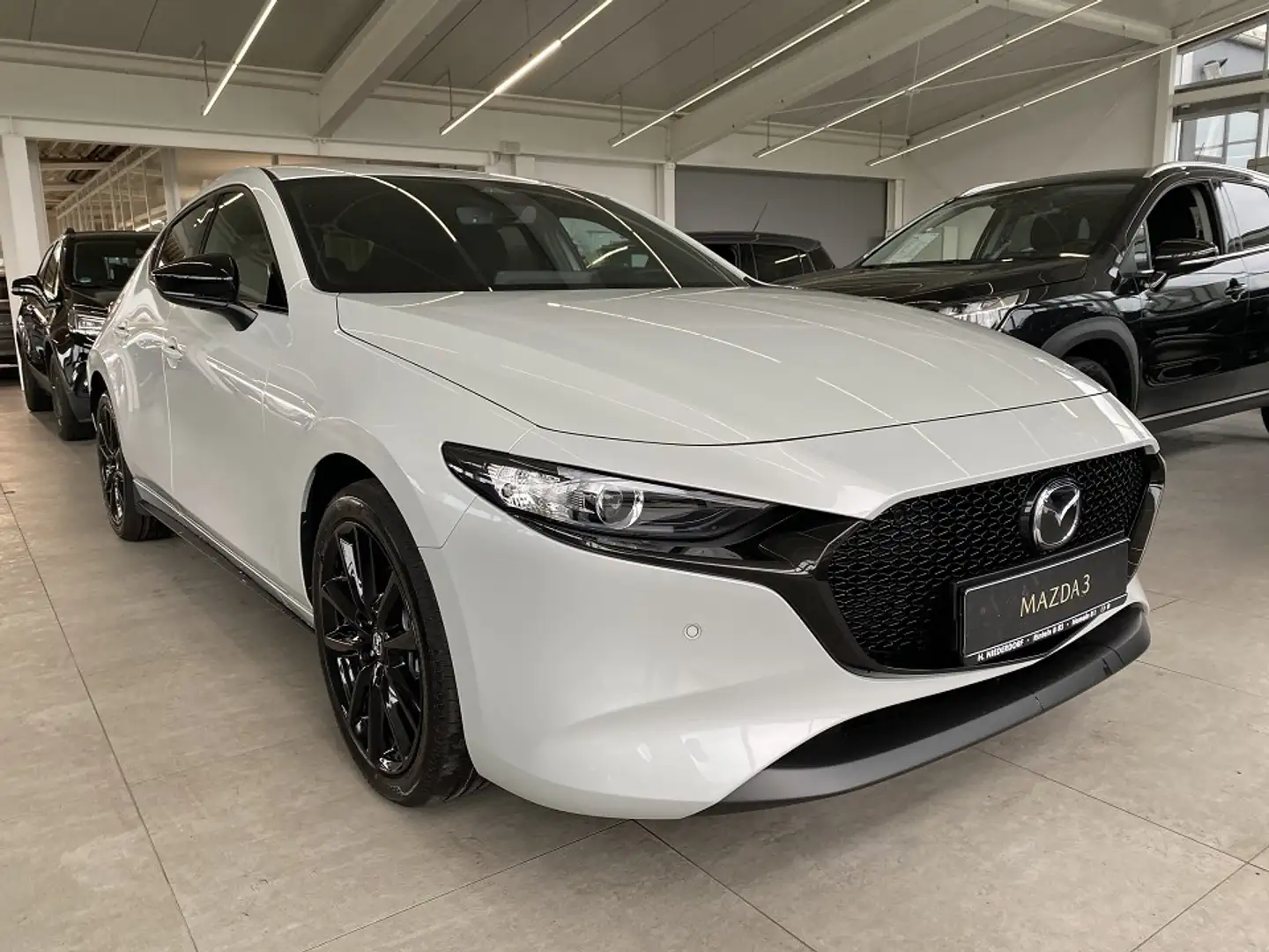 Mazda 3 2025 2.0 X Homura AUTOMATIK Qi, LED, SHZ, PDC, Ale Weiß - 1