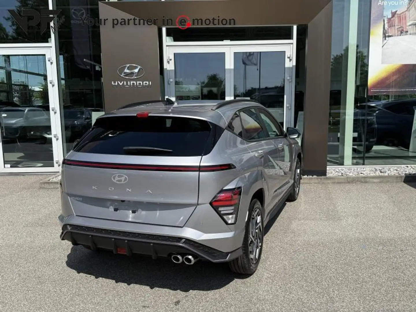 Hyundai KONA Shine N-line 170PK Full Option Grijs - 2