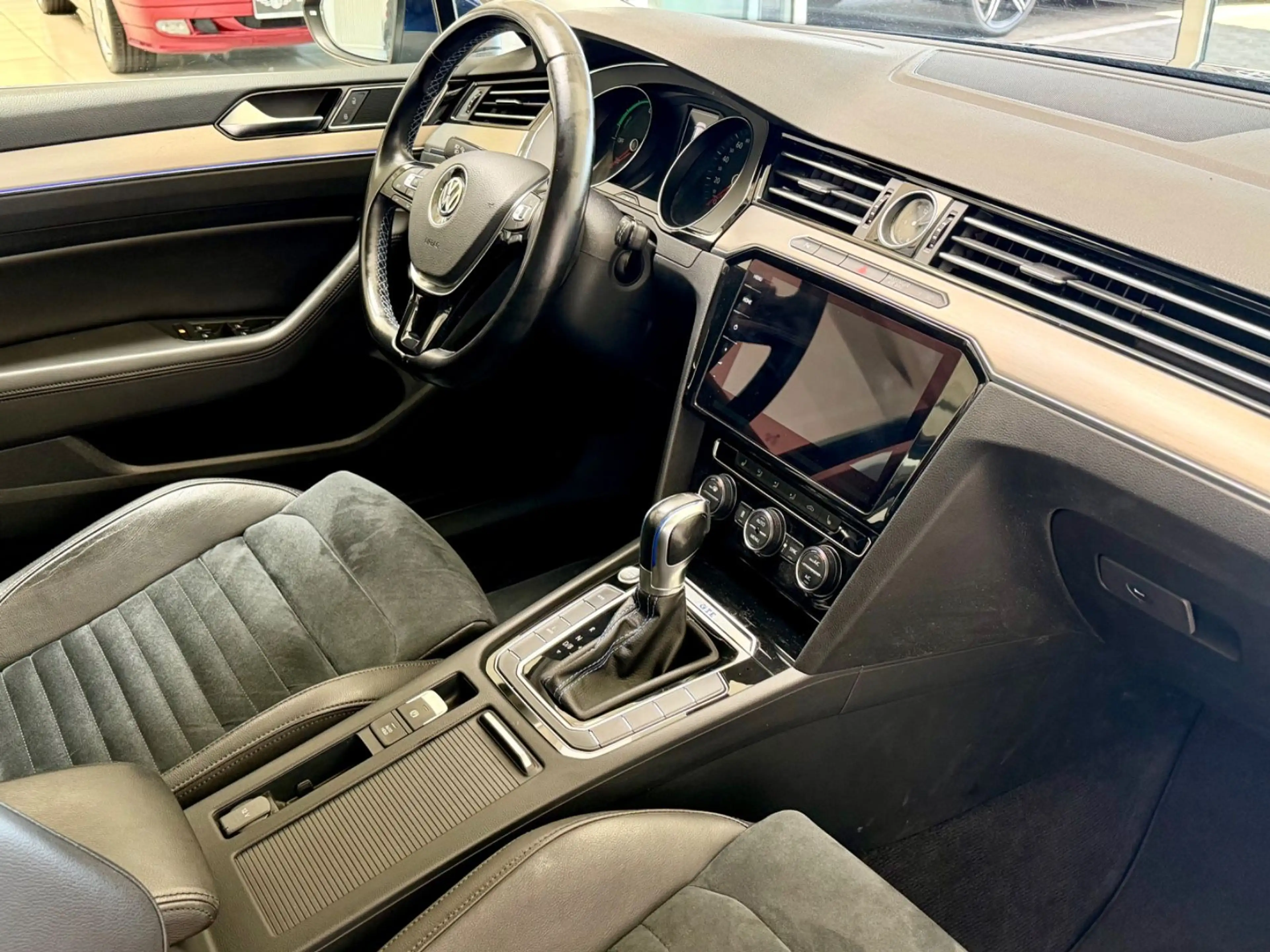 Volkswagen Passat Variant 1,4 GTE — photo 8