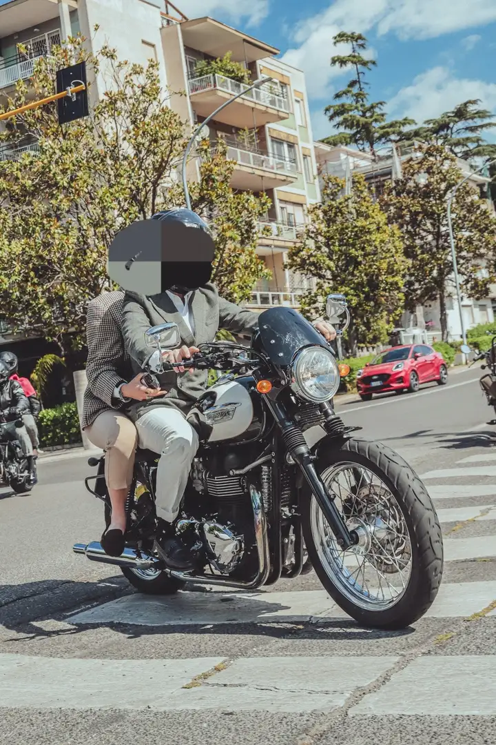 Triumph Bonneville T100 black special Nero - 2