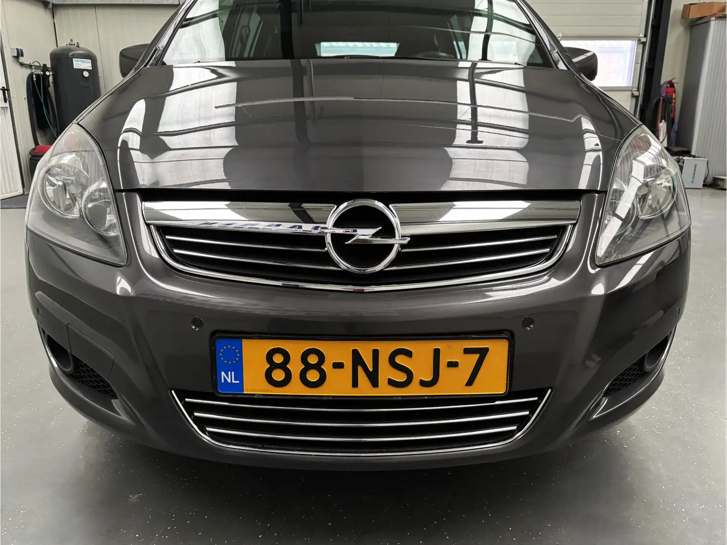 Opel Zafira 1.8 111 years Edition + VOL OPTIES !! Grijs - 2