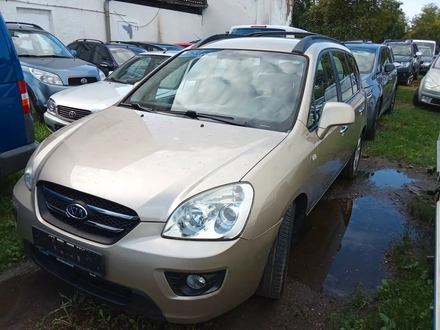 Kia Carens LX Active 7 Sitzer Bej - 1