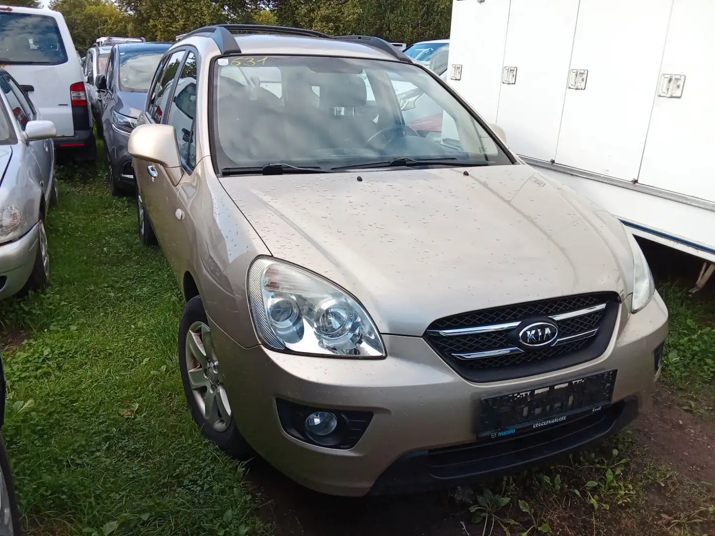 Kia Carens LX Active 7 Sitzer Bej - 2