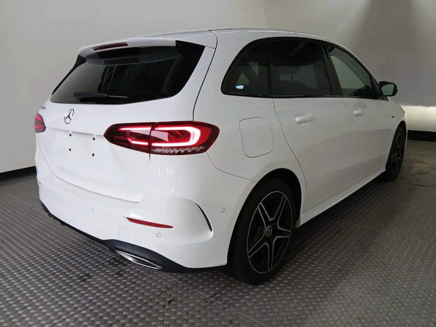 Mercedes-Benz B 250 e 2x AMG Line LED Widescreen Pano NightKam Blanc - 2
