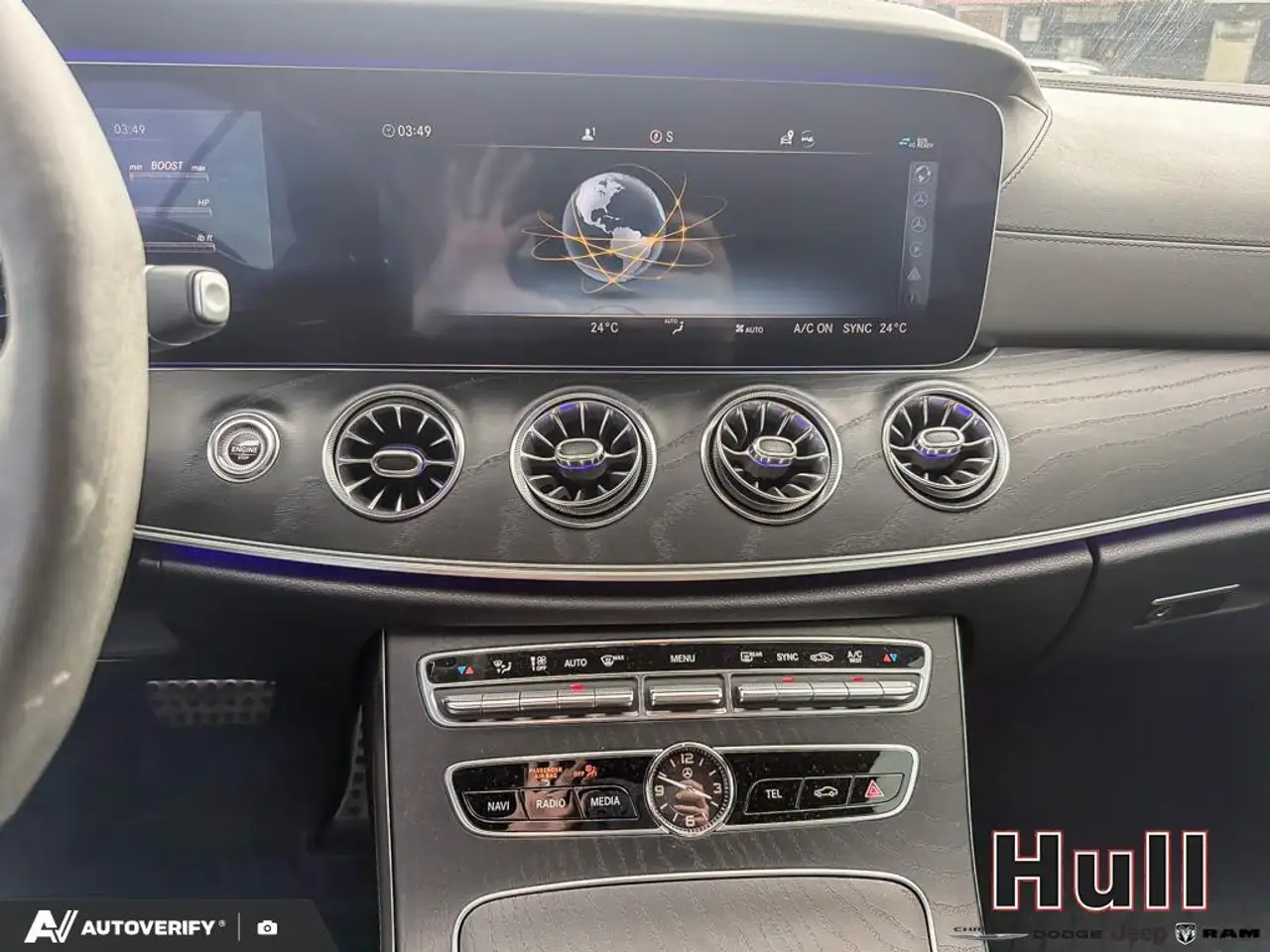 Mercedes-Benz E-Class снимка Mercedes-Benz E-Class