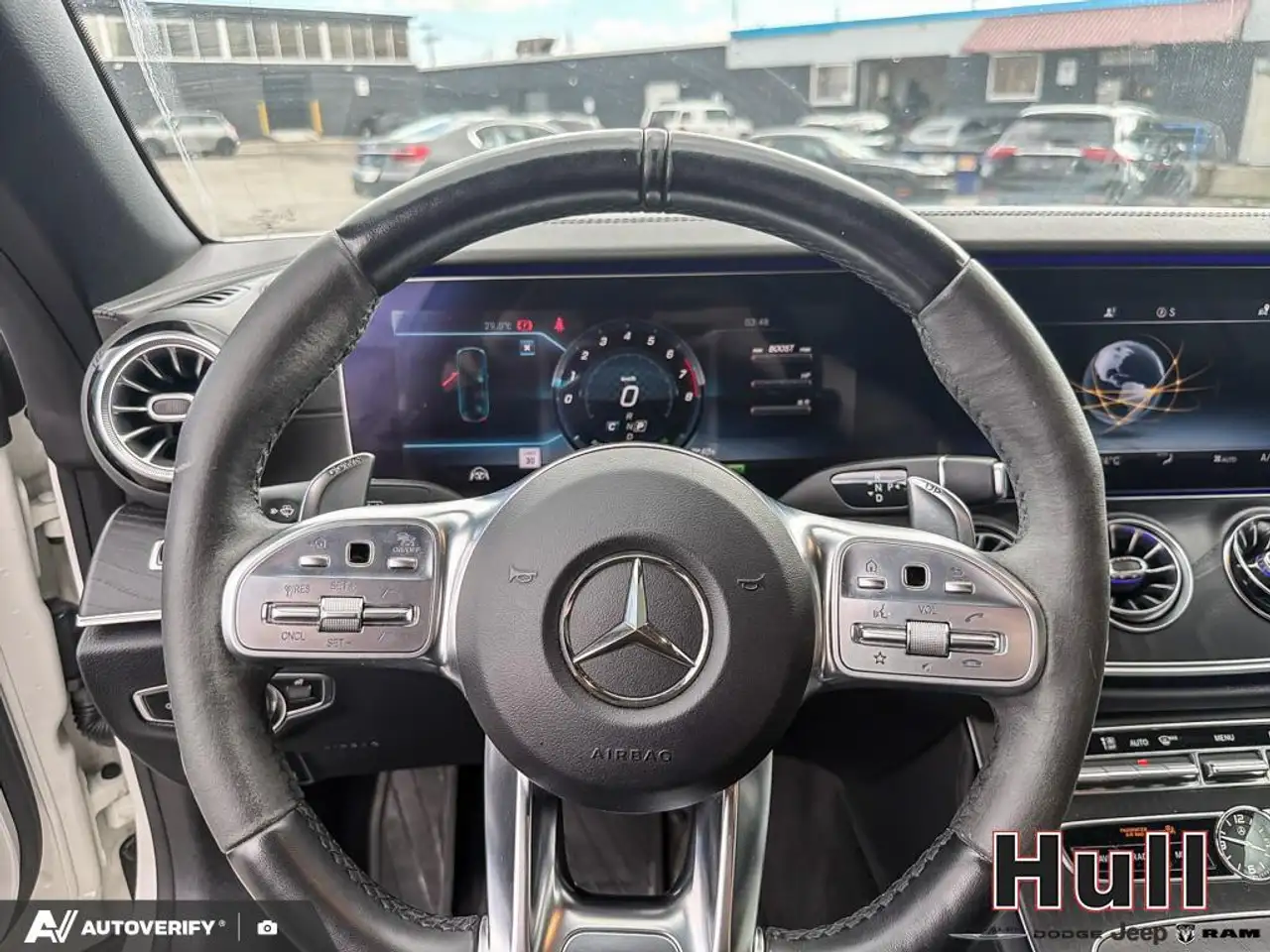 Mercedes-Benz E-Class снимка Mercedes-Benz E-Class
