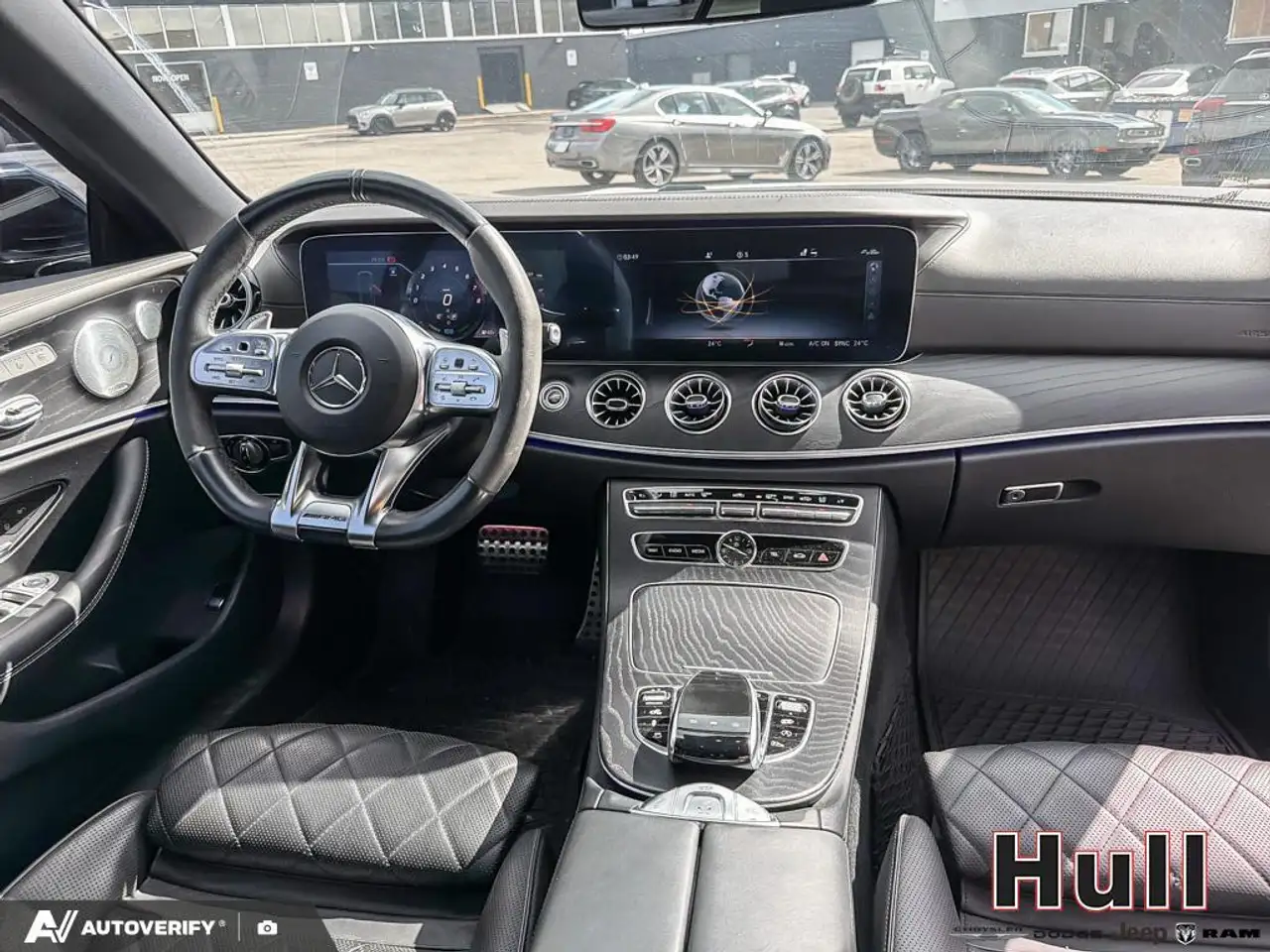 Mercedes-Benz E-Class снимка Mercedes-Benz E-Class